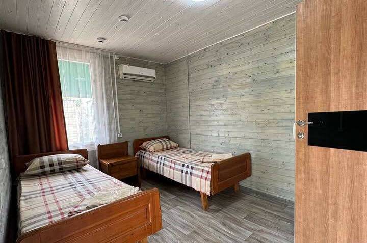Трехместный двухкомнатный домик