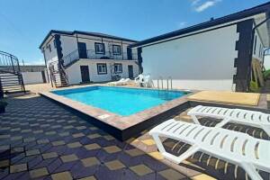 Изображение Двухкомнатная квартира на берегу моря #1