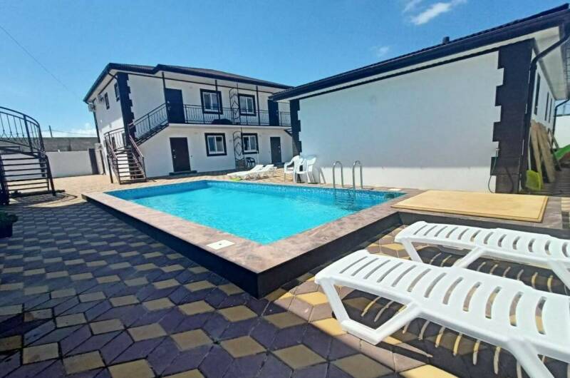 Двухкомнатная квартира на берегу моря