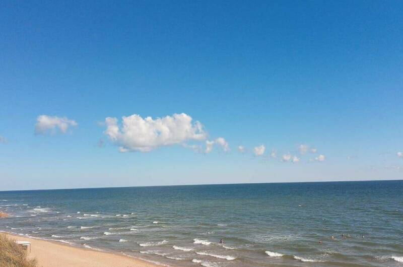 Двухкомнатная квартира на берегу моря