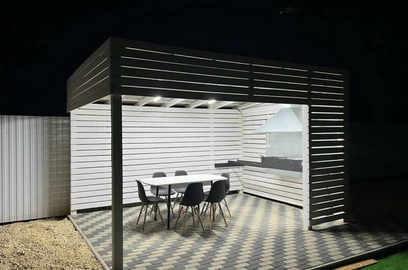 Домики с бассейном «На море и точка»