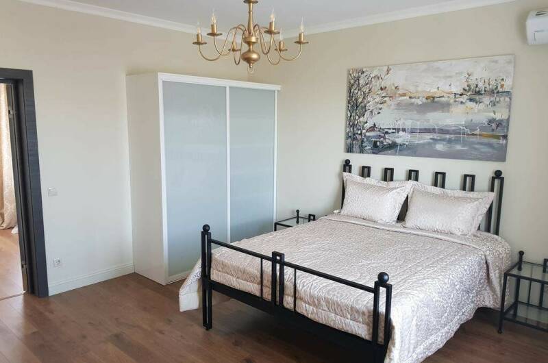 Коттедж на 1 береговой линии