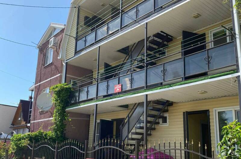 Гостевой дом на Таманской 10 (Кухня в номерах)