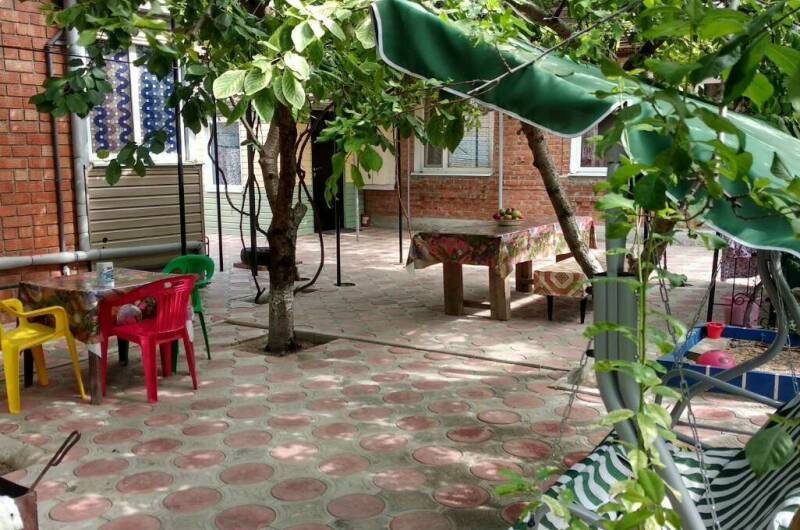 Дворик у моря