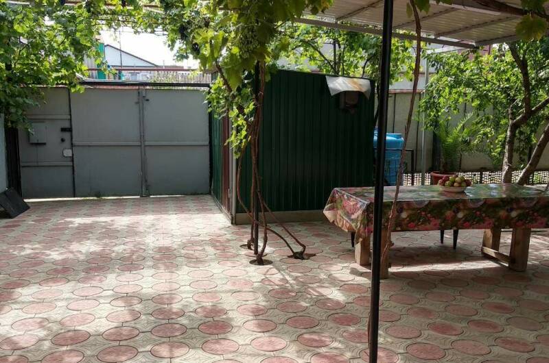 Дворик у моря