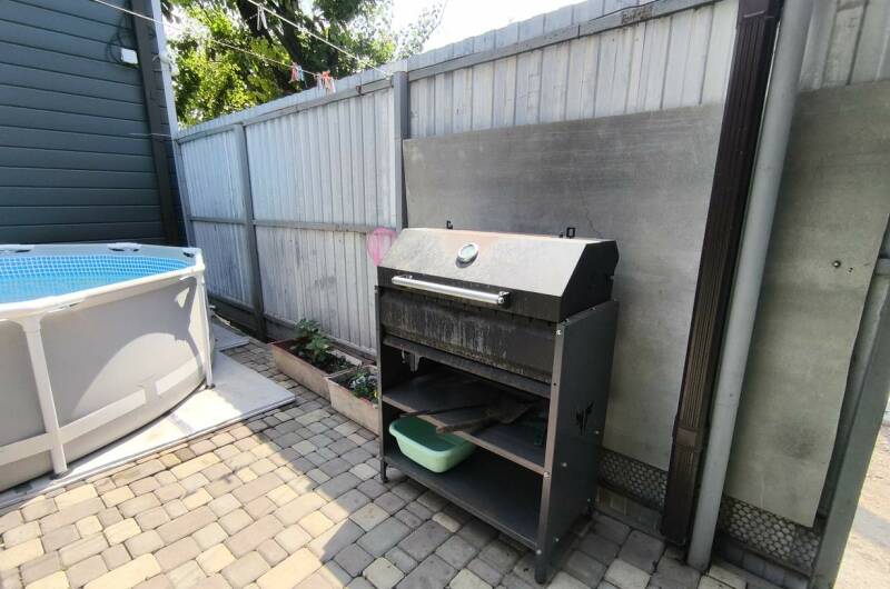 Дом без хозяев на набережной