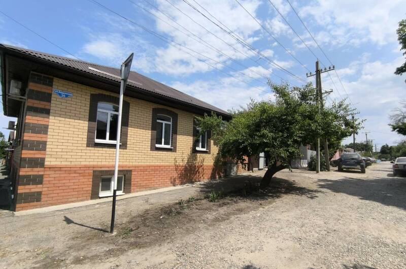 Дом без хозяев на набережной