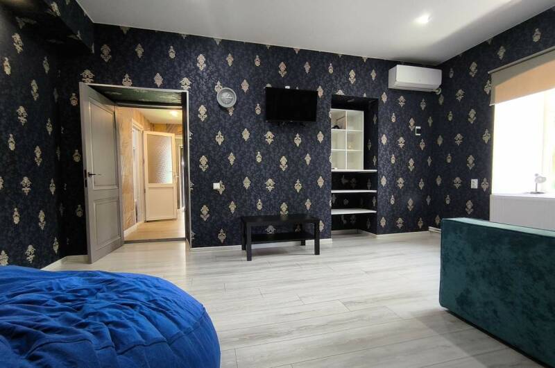 Дом без хозяев на набережной